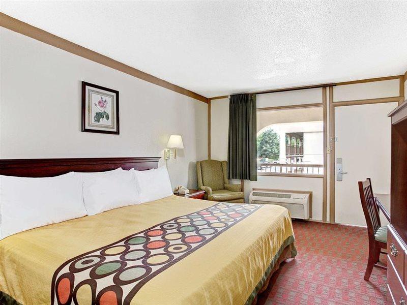 Super 8 By Wyndham Williamsburg/Historic Area Hotel Exterior photo