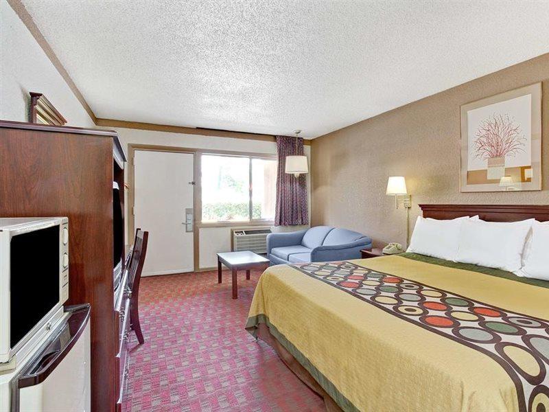 Super 8 By Wyndham Williamsburg/Historic Area Hotel Exterior photo